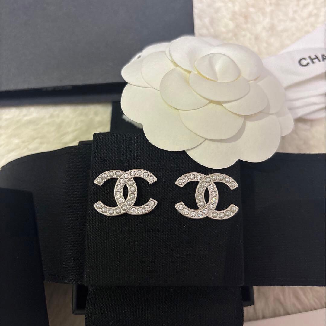 最新作 シャネル 2025-26AW ストラスパールCCピアス 未使用