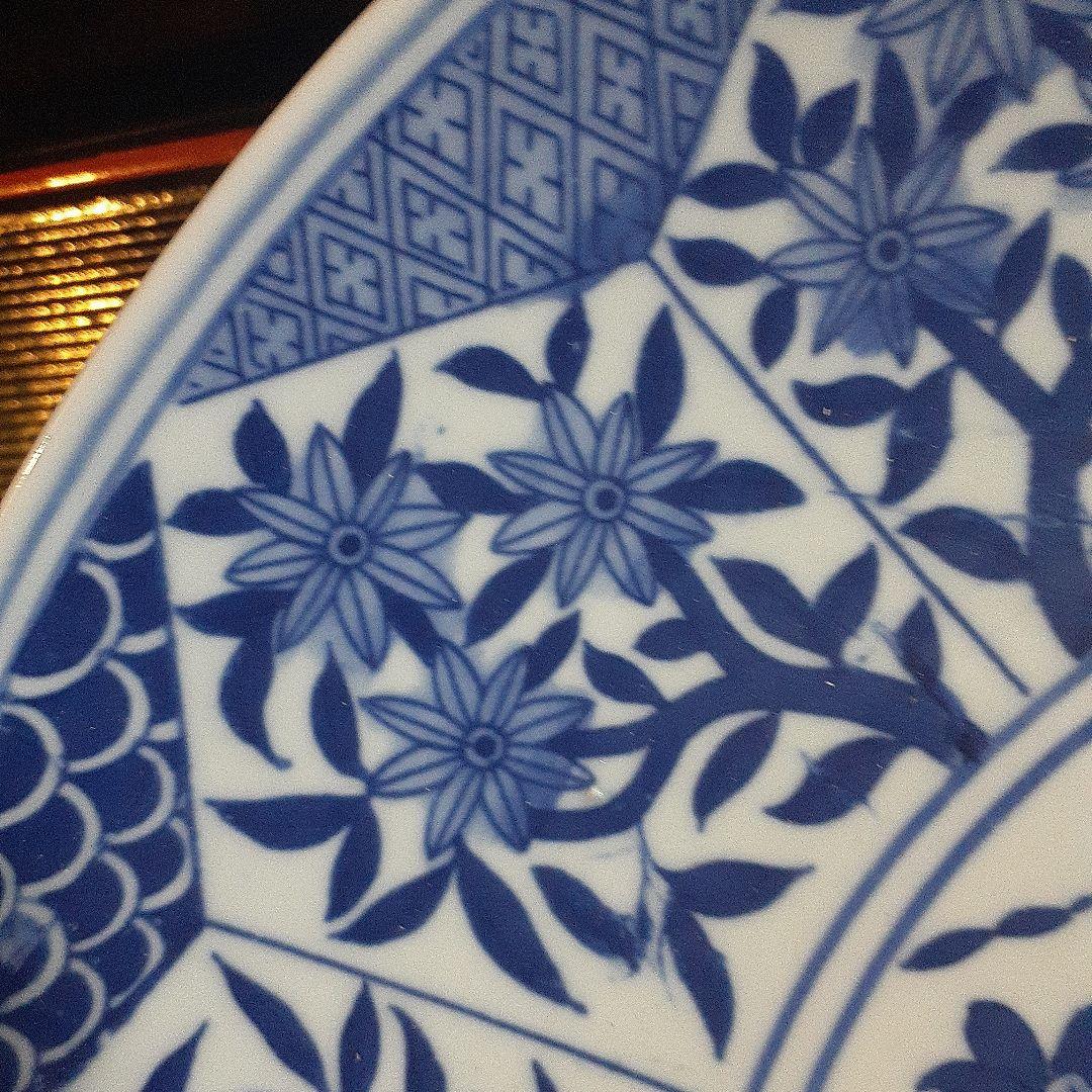 大明万暦年製染め付け花籠図大皿