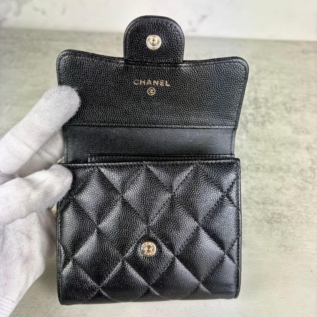 CHANEL キャビアスキン　マトラッセ　三つ折り財布　背面ケース