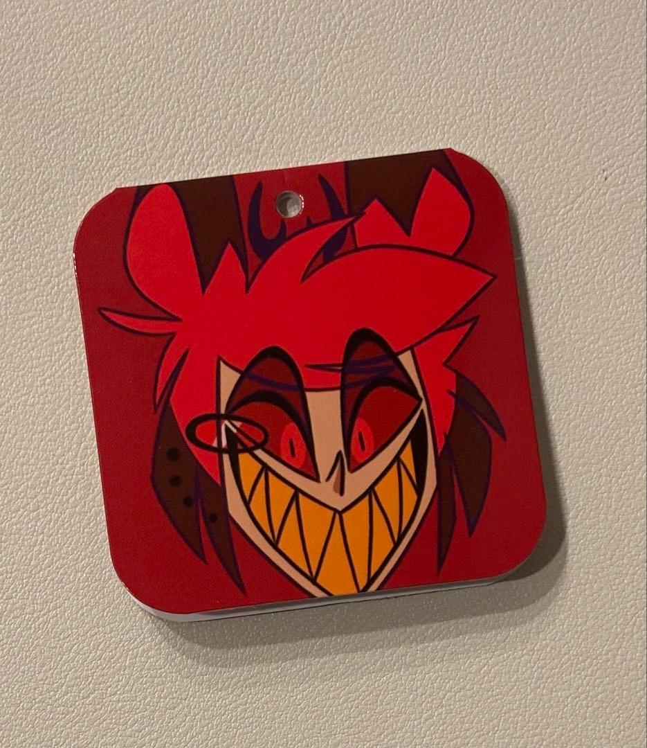 ハズビンホテルポップアップ 池袋　アラスター　おすわりマスコット