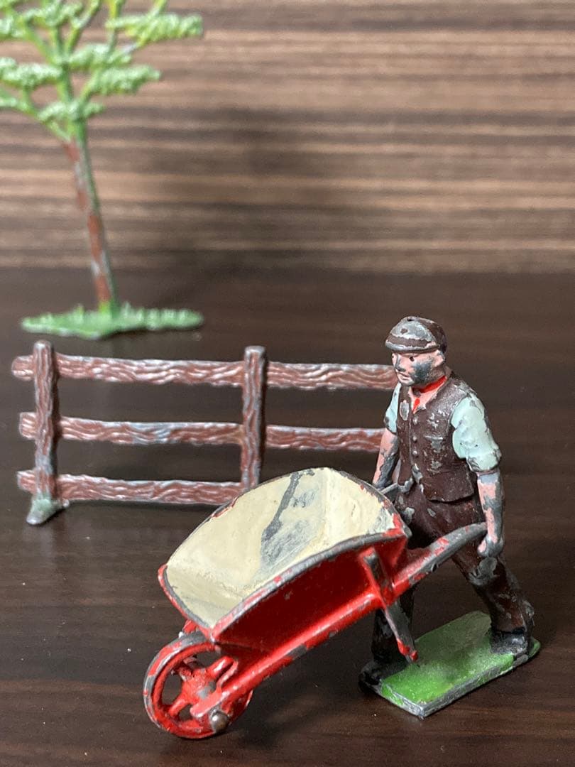 50sJ.Hill & Co.鉛製フィギュアイギリス製 一輪車を引く男ビンテージ