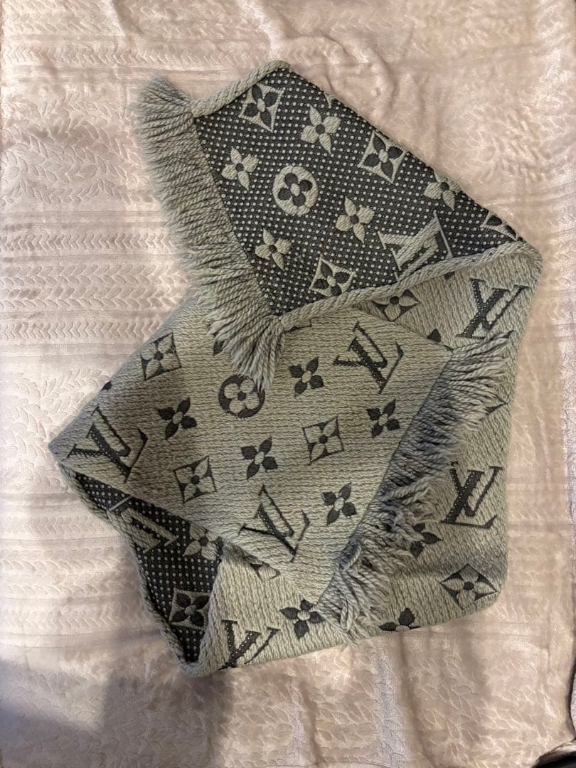 ルイ・ヴィトン グレー系 マフラー