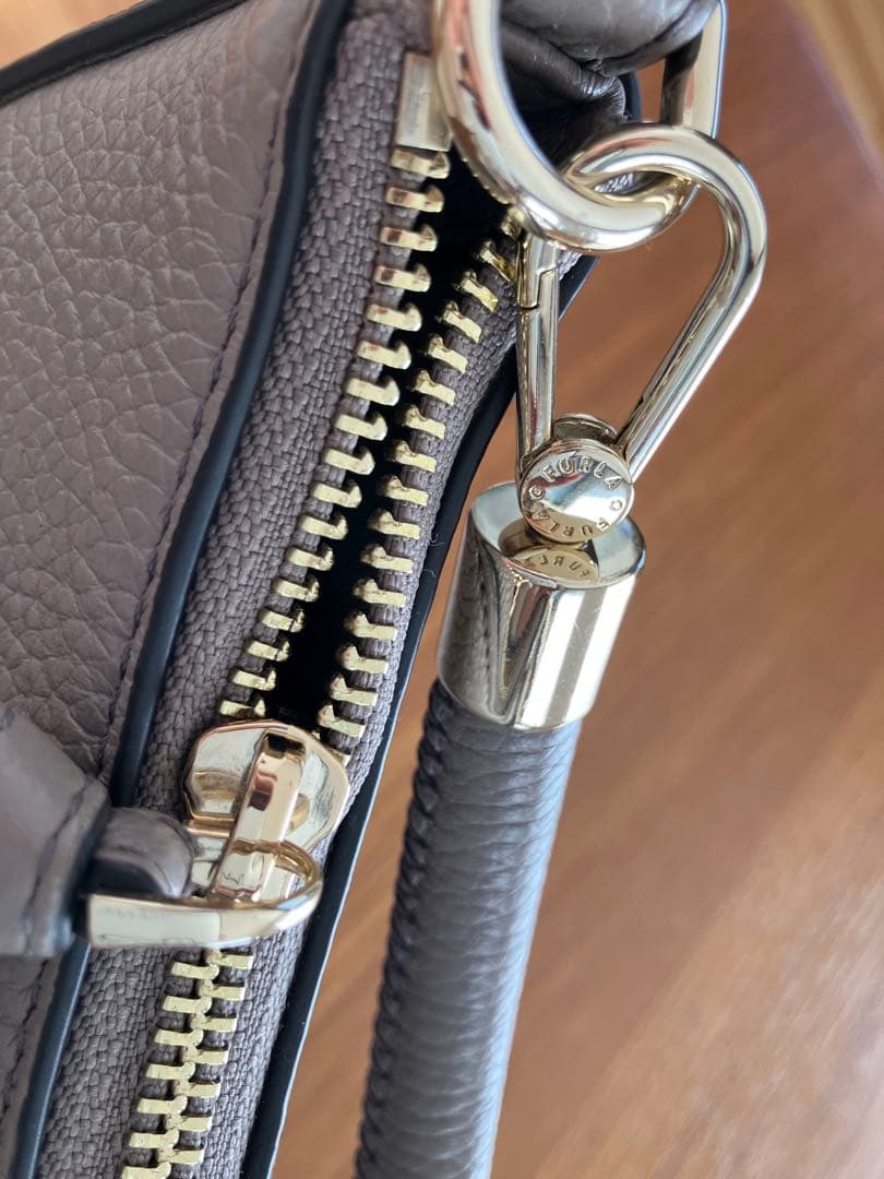 FURLA グレー レザー ショルダーバッグ