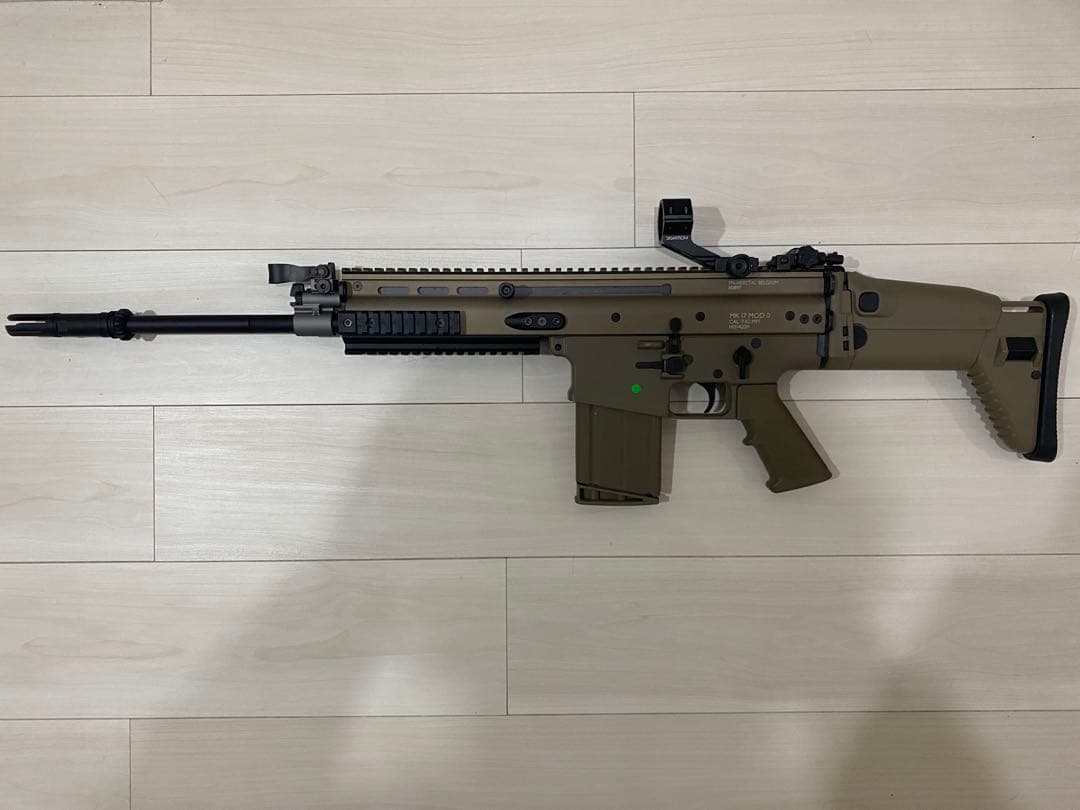 次世代電動ガン SCAR-H 、スコープ、マウント、マガジン2個、充電器付き。