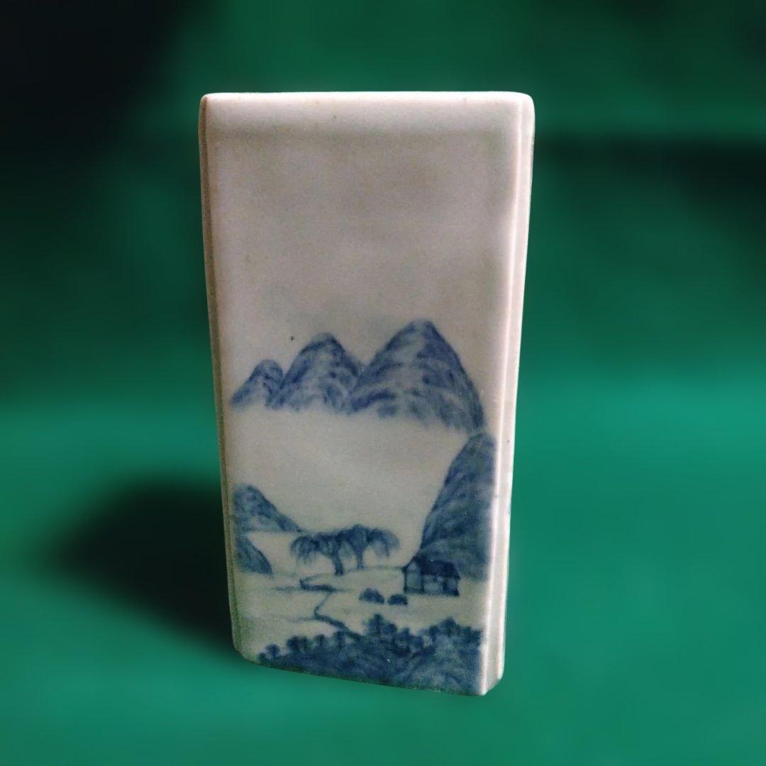 青い山水画の陶器　染付　筆立