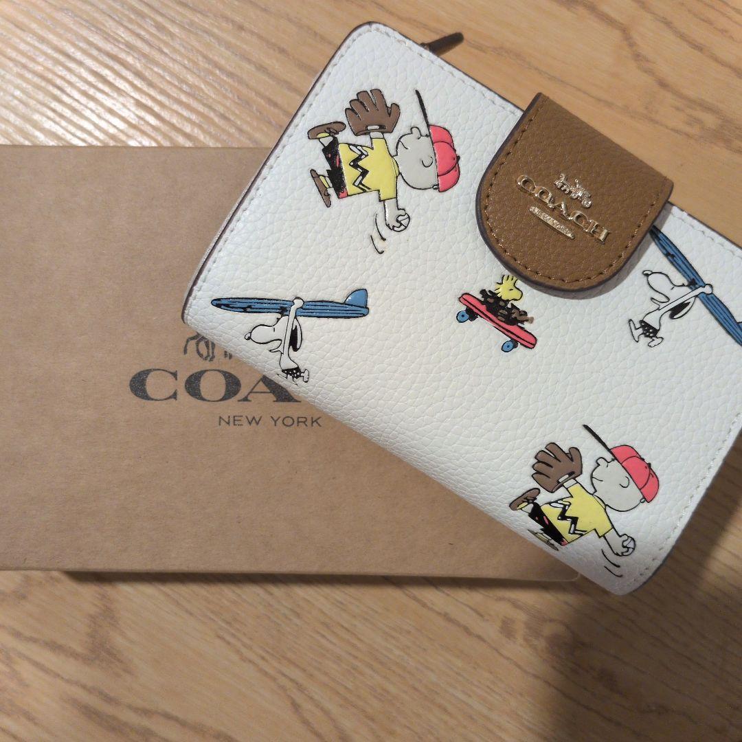 【新品】COACH コーチ　スヌーピー　二つ折り財布