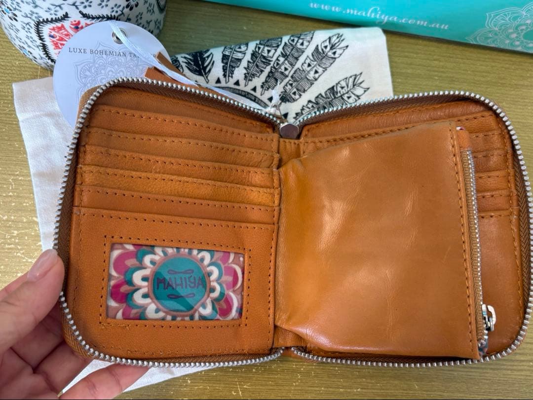 MAHIYA 透かし彫りレザー財布