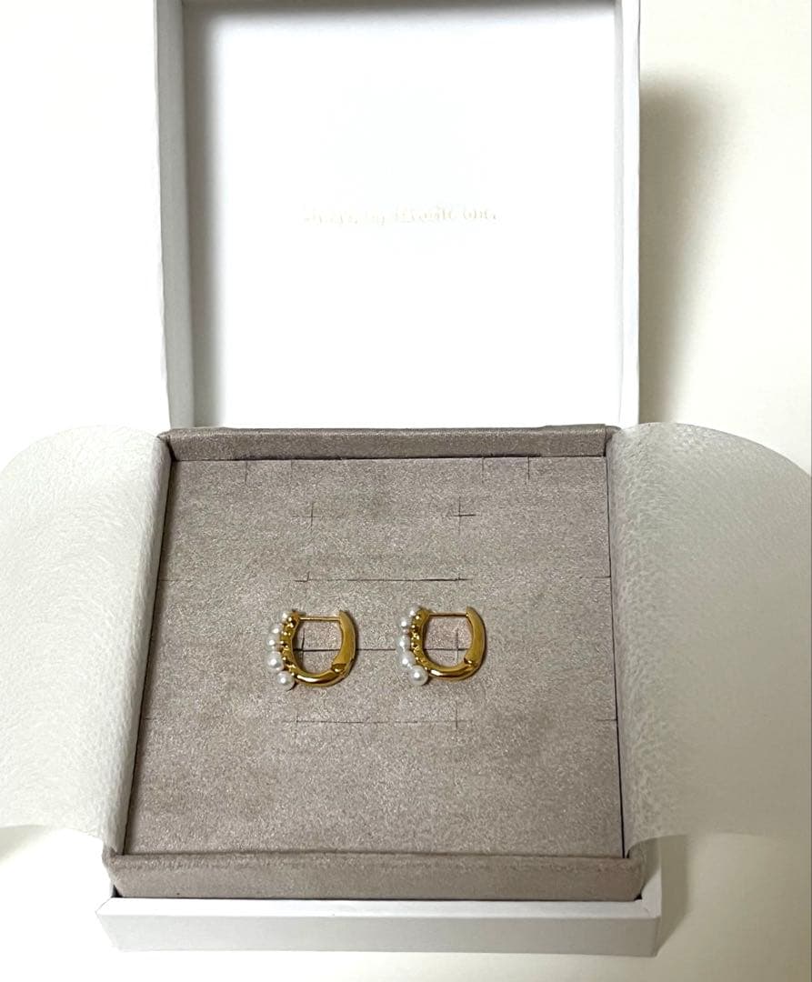 連休限定値下げ＊ete ピアス パール ハグピアス レディース