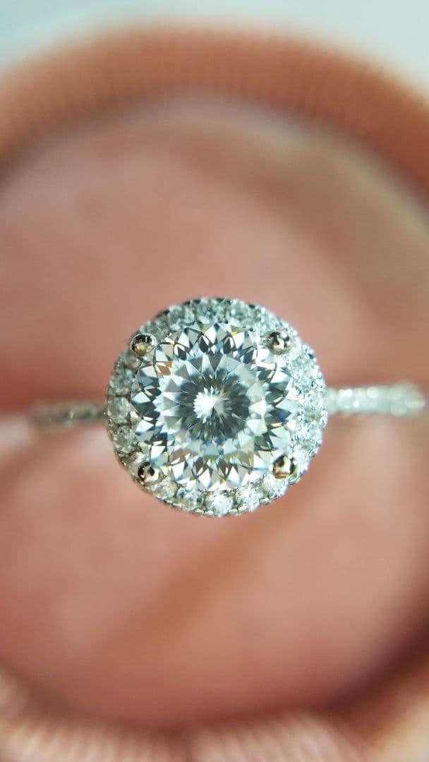 N.ページ！最高級モアサナイト　100面カット　1カラット　ヘイローリング