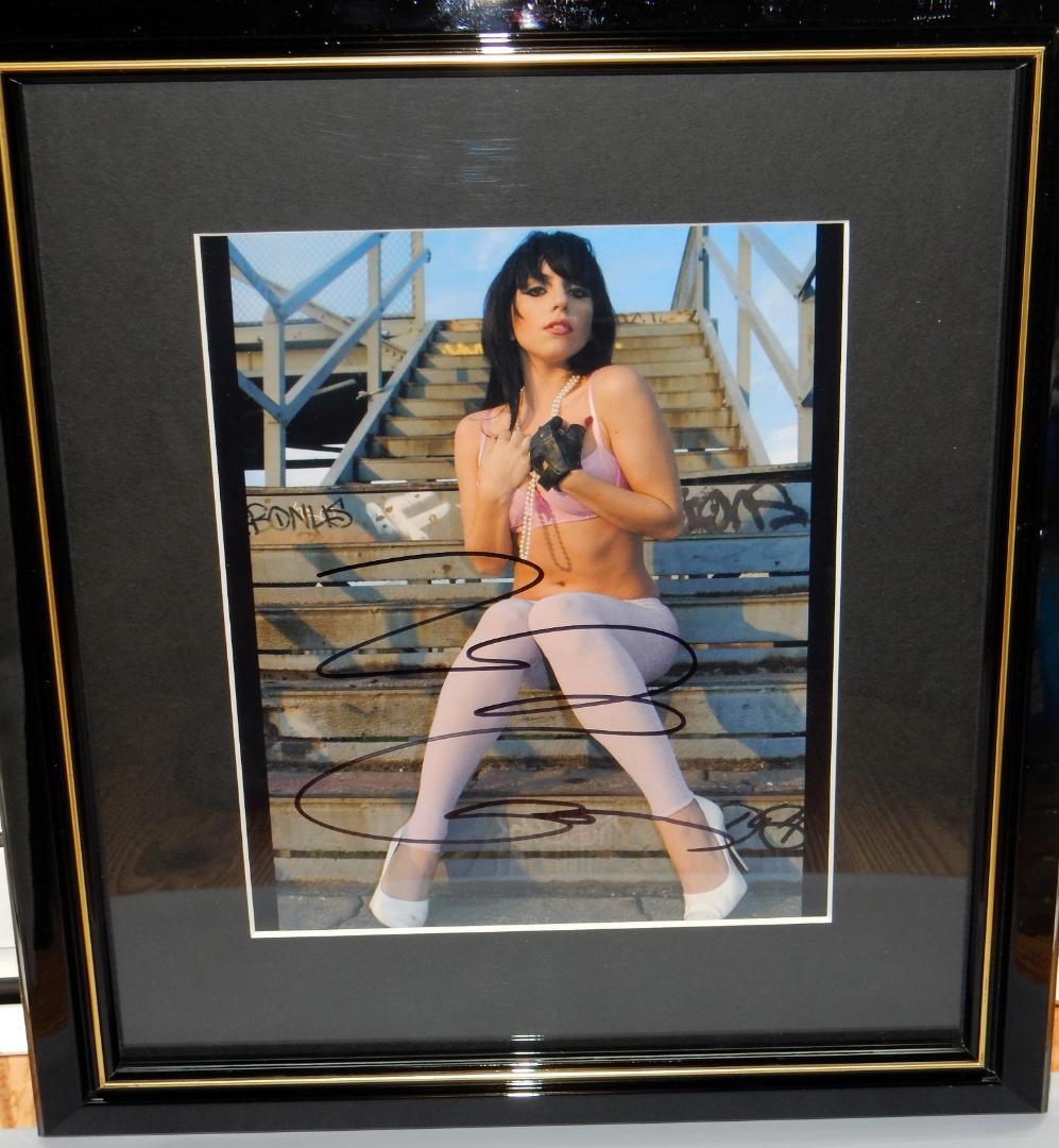 レディー・ガガ　サイン入りポートレート額装済み　証明書付き