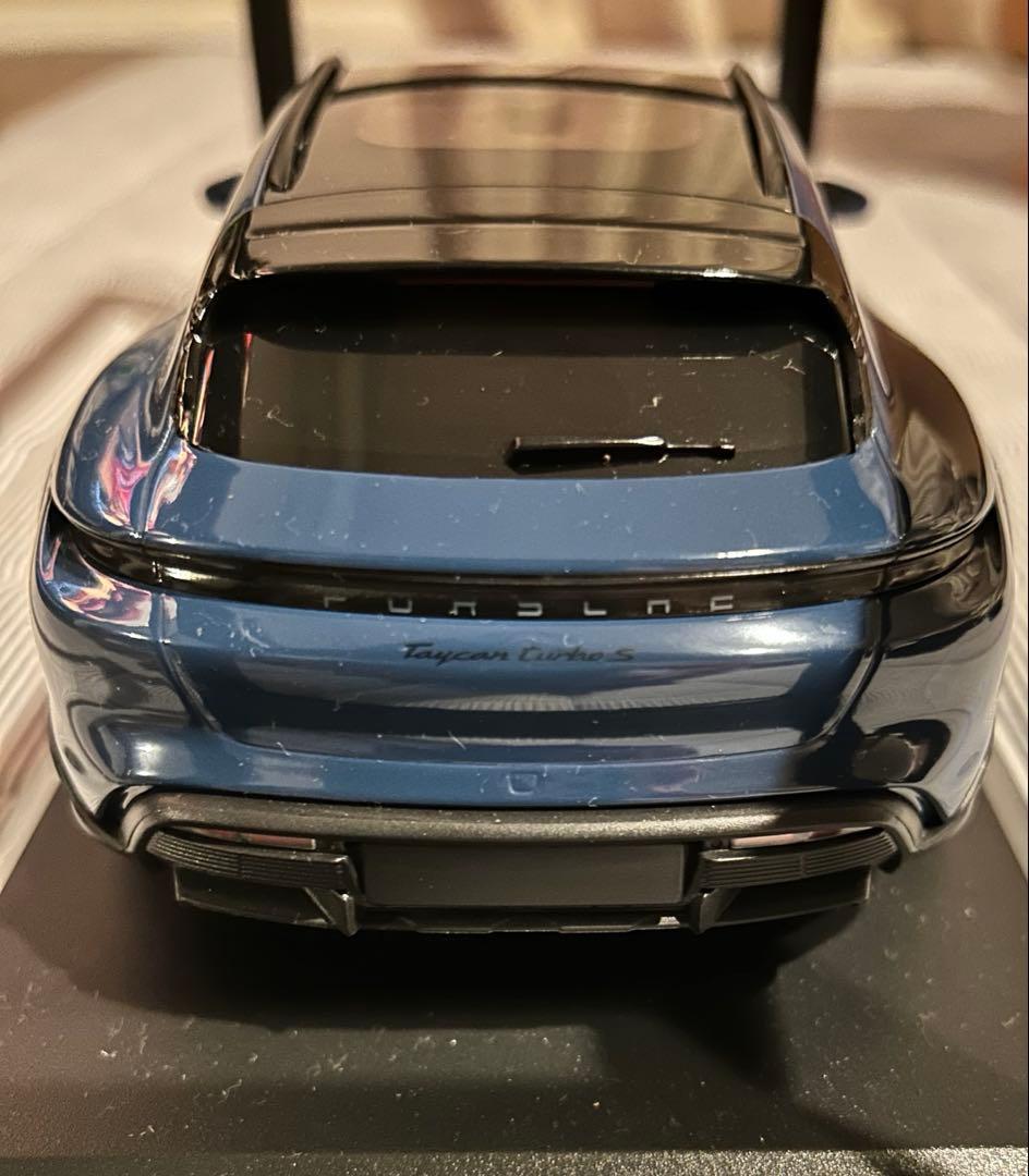 ミニチャンプスMINICHAMPS ポルシェtaycan CUV turbo S