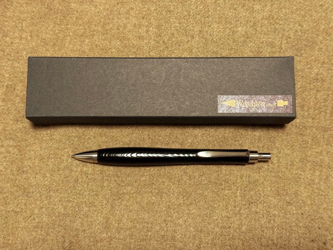 ウッドペンクラフト　屋久杉浮造り国産漆真塗り・鉄(くろがね) シャープペンシル