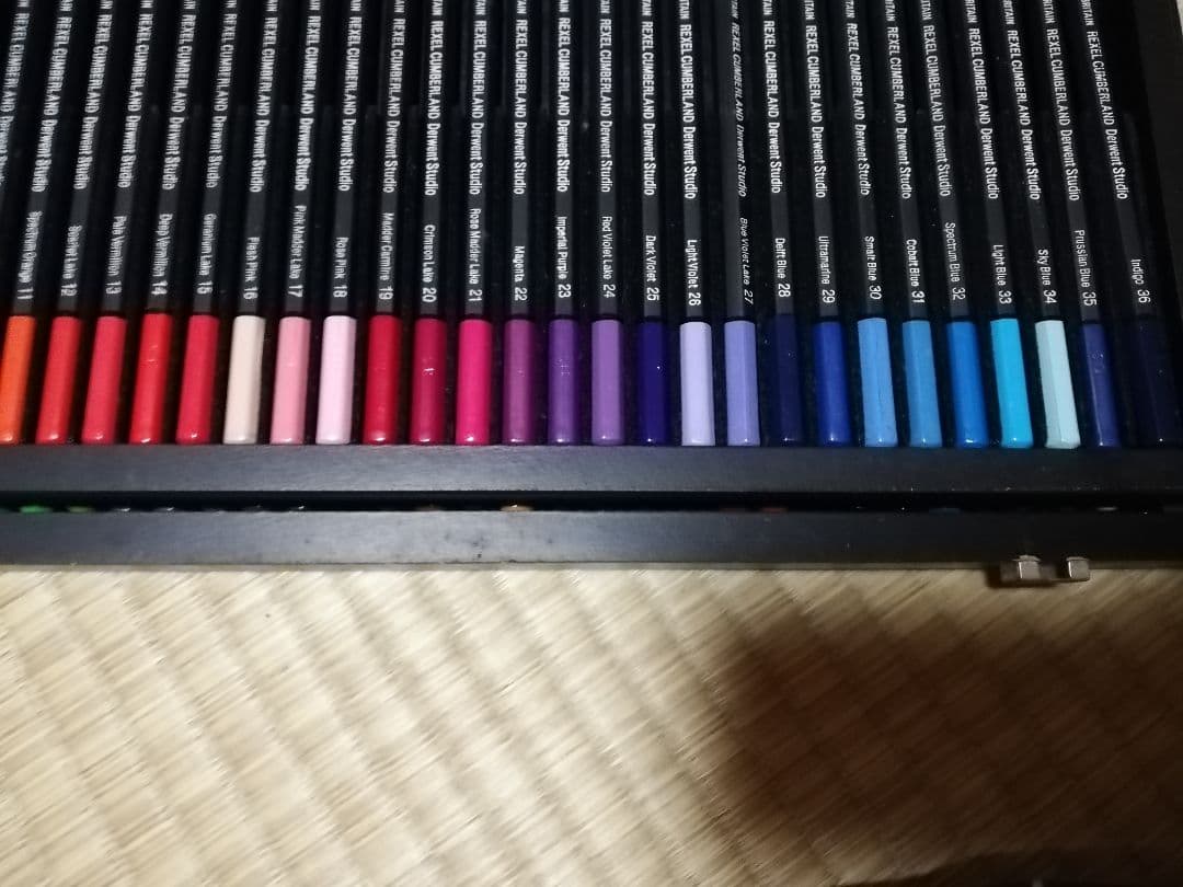 DERWENT ダーウェント スタジオ色鉛筆 72本セット 木製ケース入り