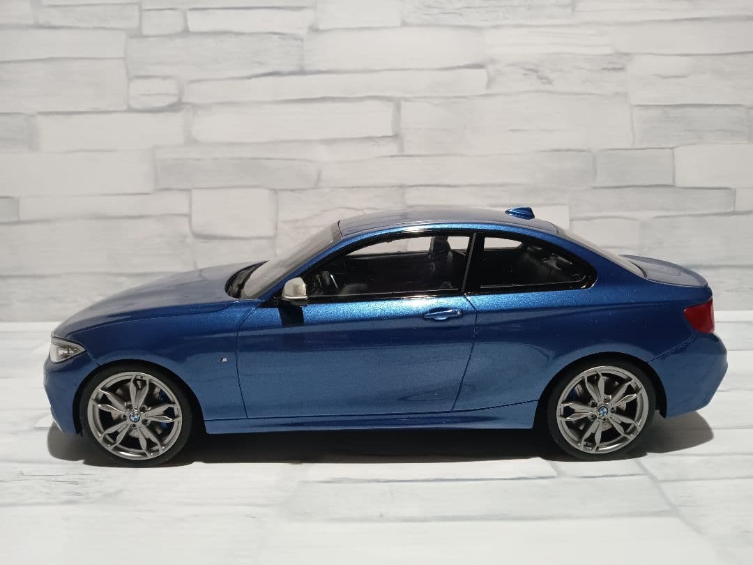 1/18 BMW 2シリーズ　クーペ　M235i F22　ミニカー　ブルー