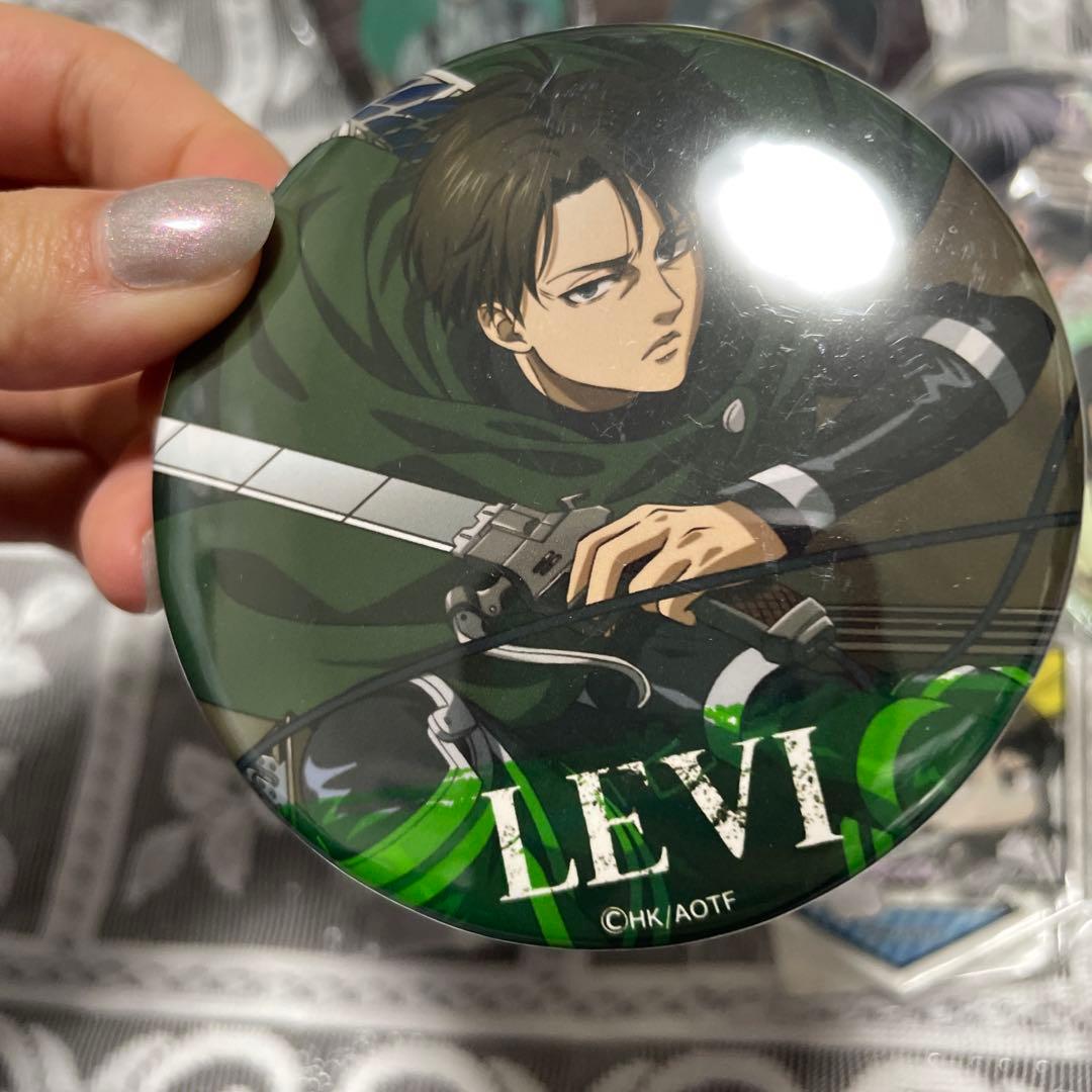 進撃の巨人 リヴァイ 缶バッジ アクキー アクリルバッジ