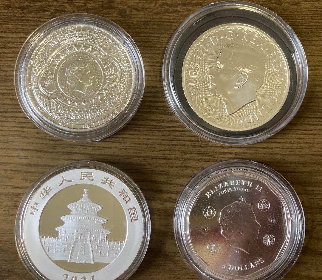1オンス銀貨3枚、パンダ銀貨1枚　合計4枚