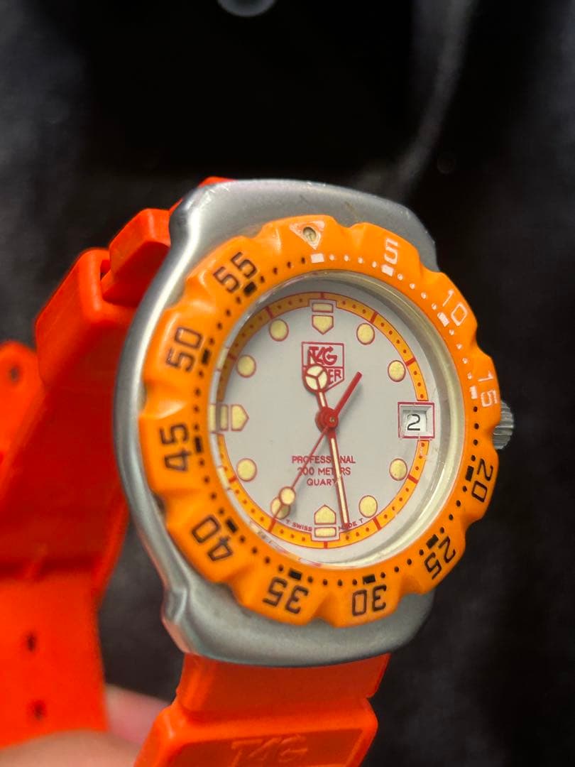 オレンジラバーベルトクォーツ時計 300m防水