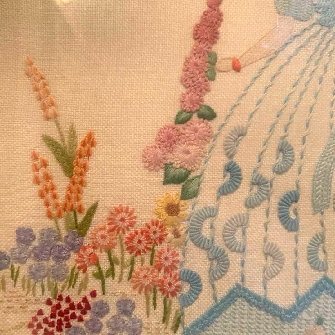 戸塚刺繍　刺繍額絵　貴婦人　お花摘み