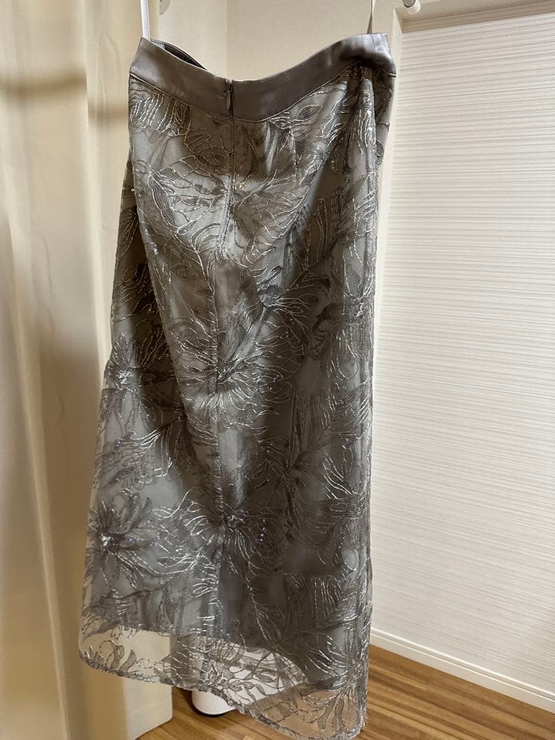 LEJAシアーパフスリーブペプラムスパンコール花柄Iラインドレス オケージョン