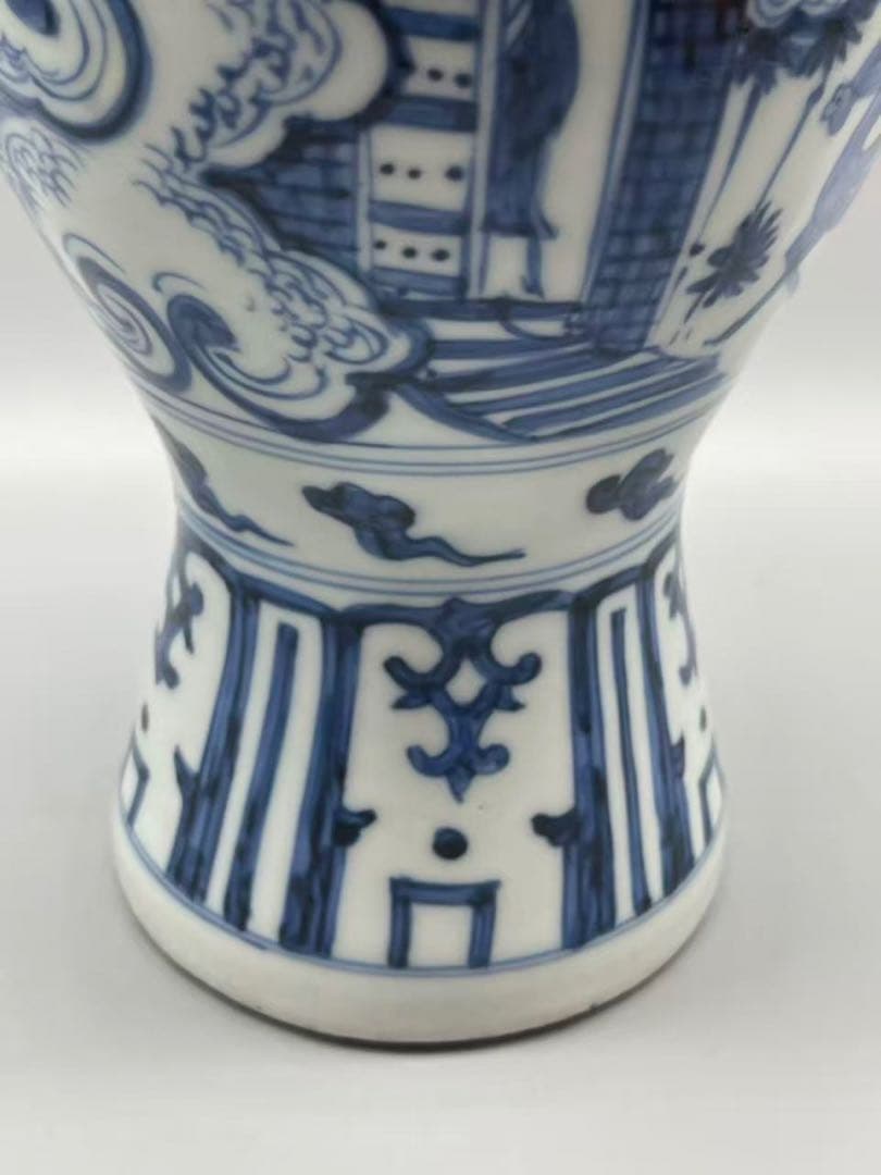 古代中国明朝時代　青花染め付き花瓶