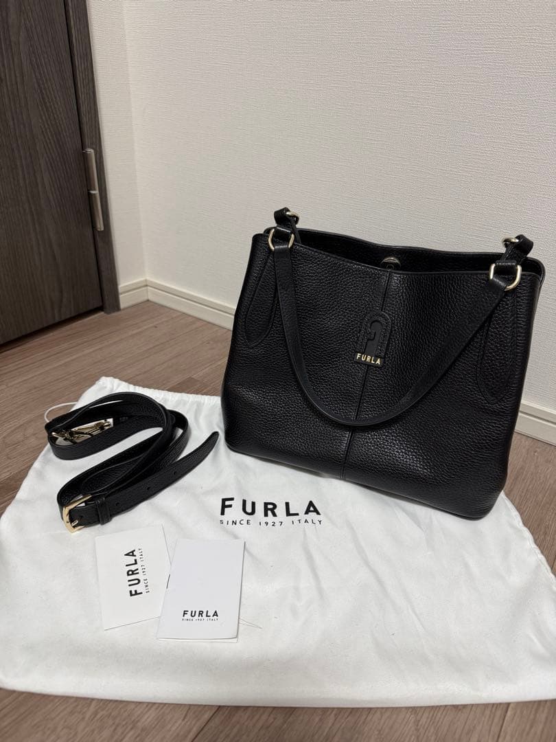 FURLA ブラックレザートートバッグ