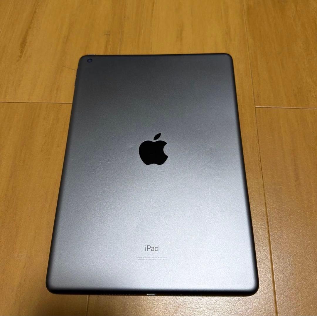 iPad第9世代　64GB Wifiモデル　ガラスカバー付き