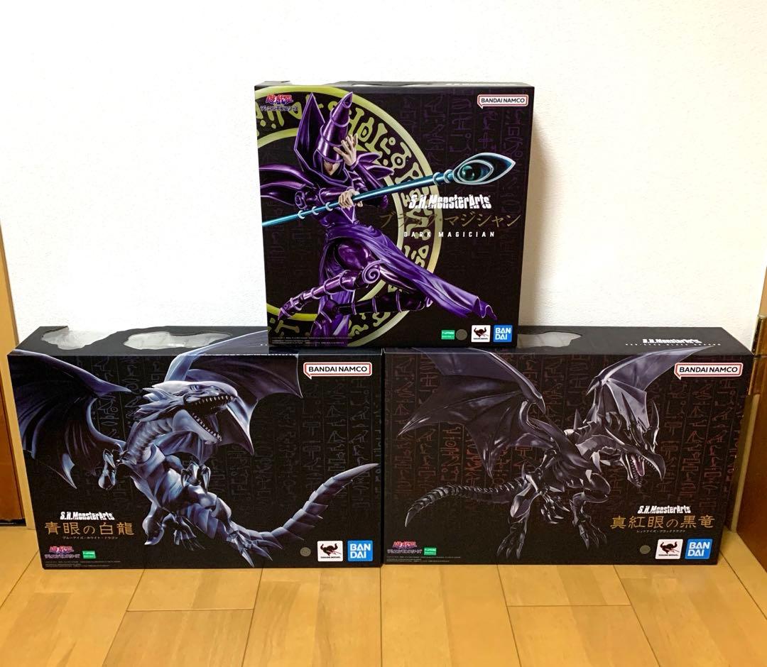 S.Hモンスターアーツ 遊戯王 青眼の白龍 真紅眼の黒竜 ブラック•マジシャン
