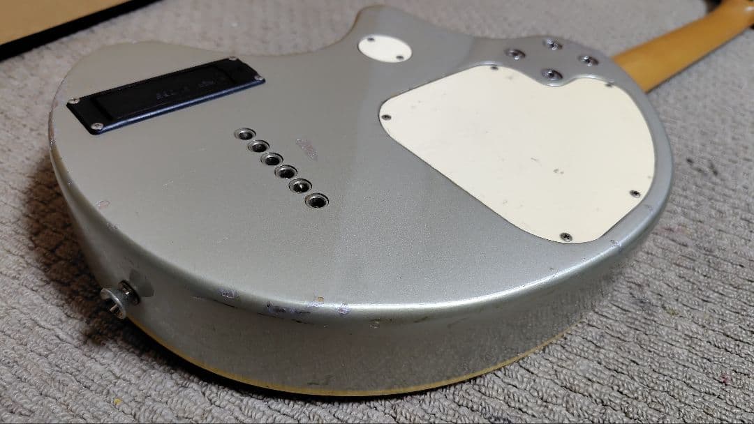 ZOー3ギター。フェルナンデス ウルトラマン エレキギタージャンク扱い。