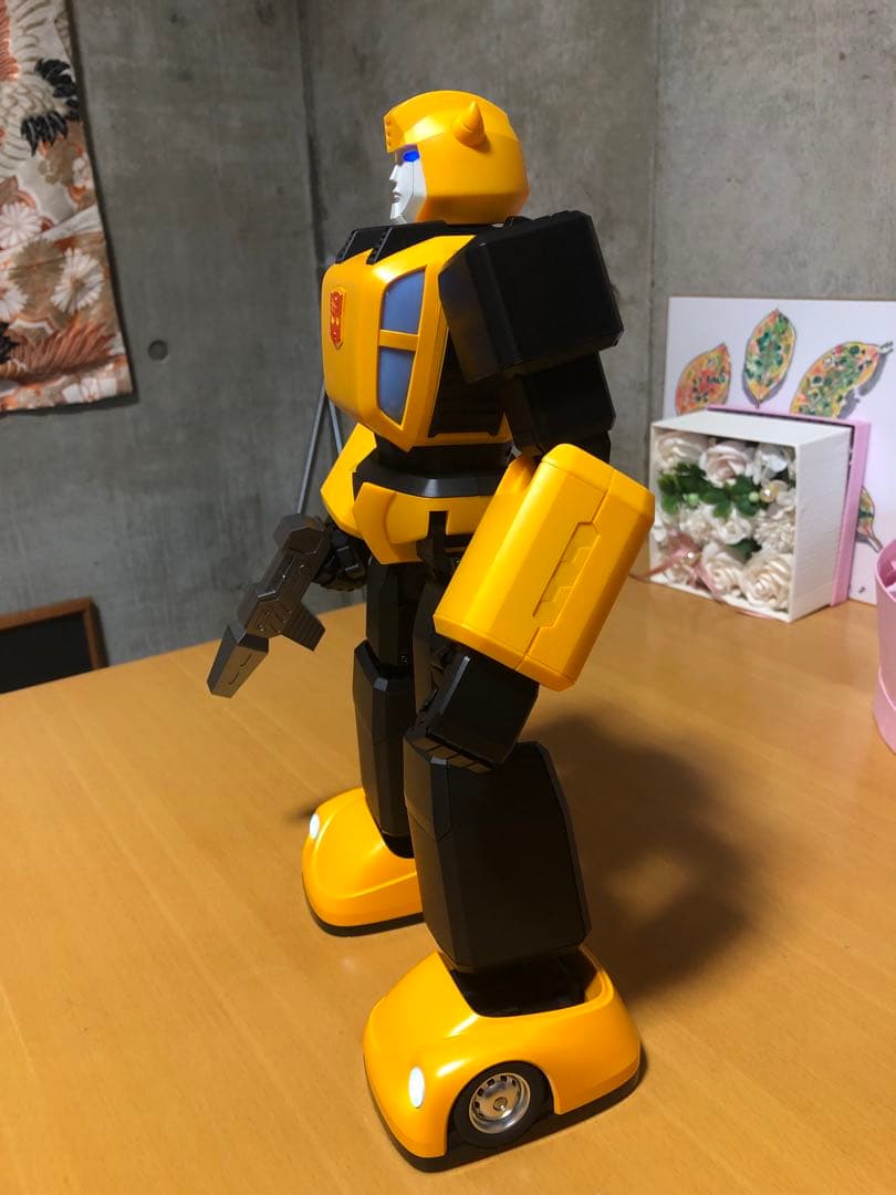 ロボセン　robosen バンブルビー　パフォーマンス　トランスフォーマー
