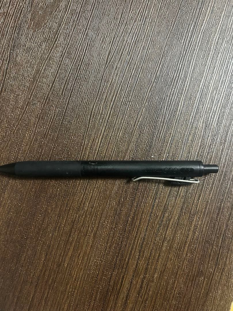 黒いボールペン クリップ付き