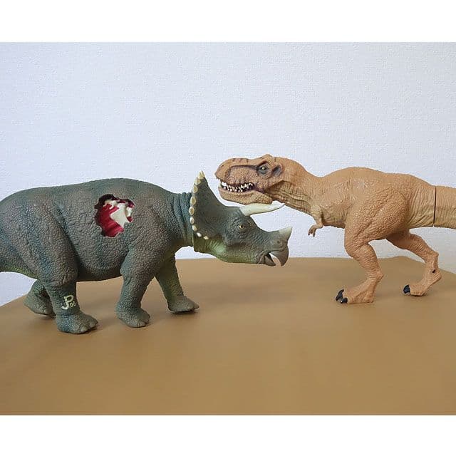 【フィギュア】ティラノサウルスvsトリケラトプス ジュラシックワールド パーク