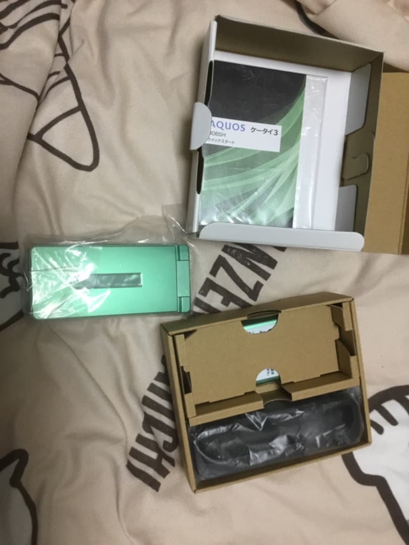 AQUOS ケータイ 3 806SH グリーン 未使用品simフリー
