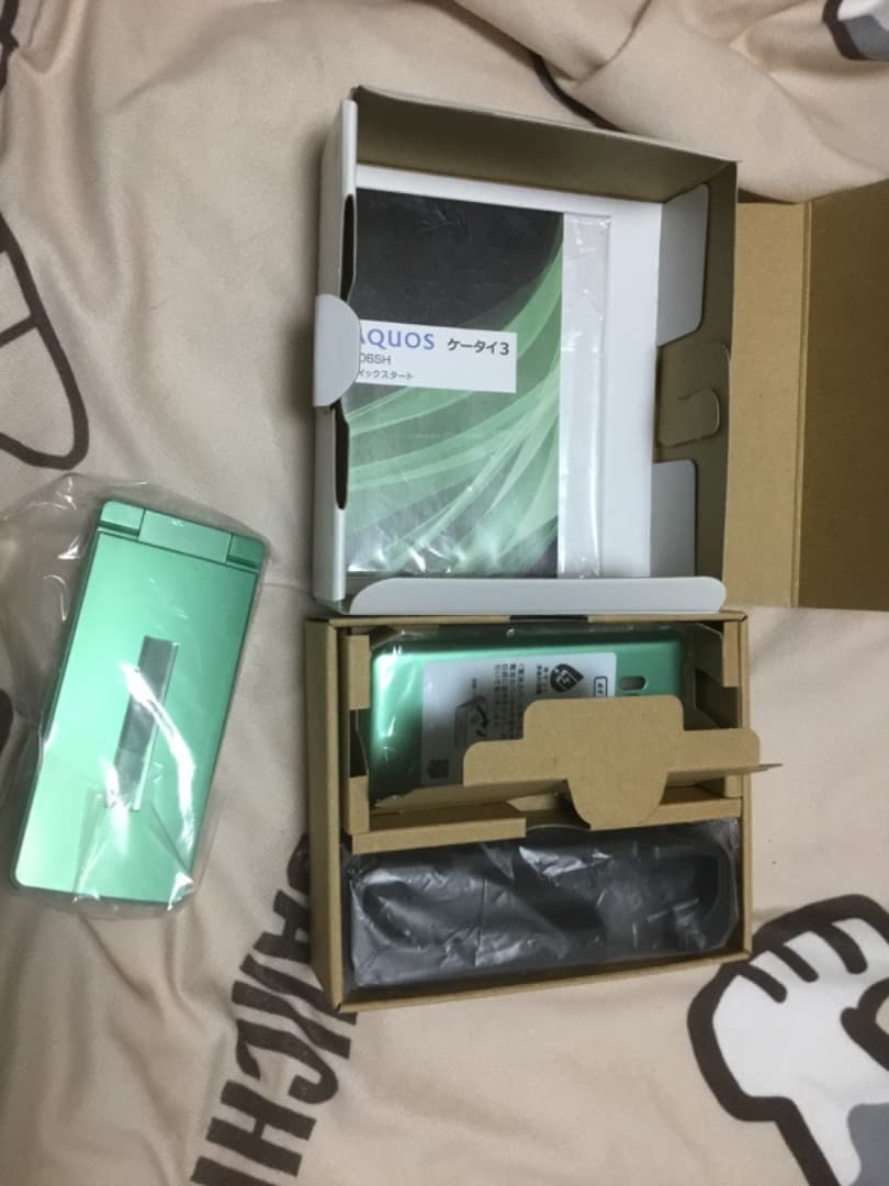 AQUOS ケータイ 3 806SH グリーン 未使用品simフリー