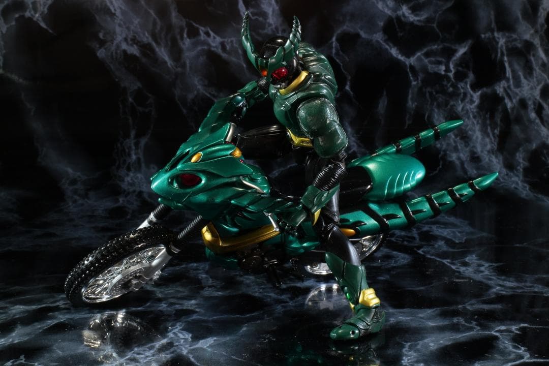 未使用 S.H.フィギュアーツ 仮面ライダーギルス &ギルスレイダー