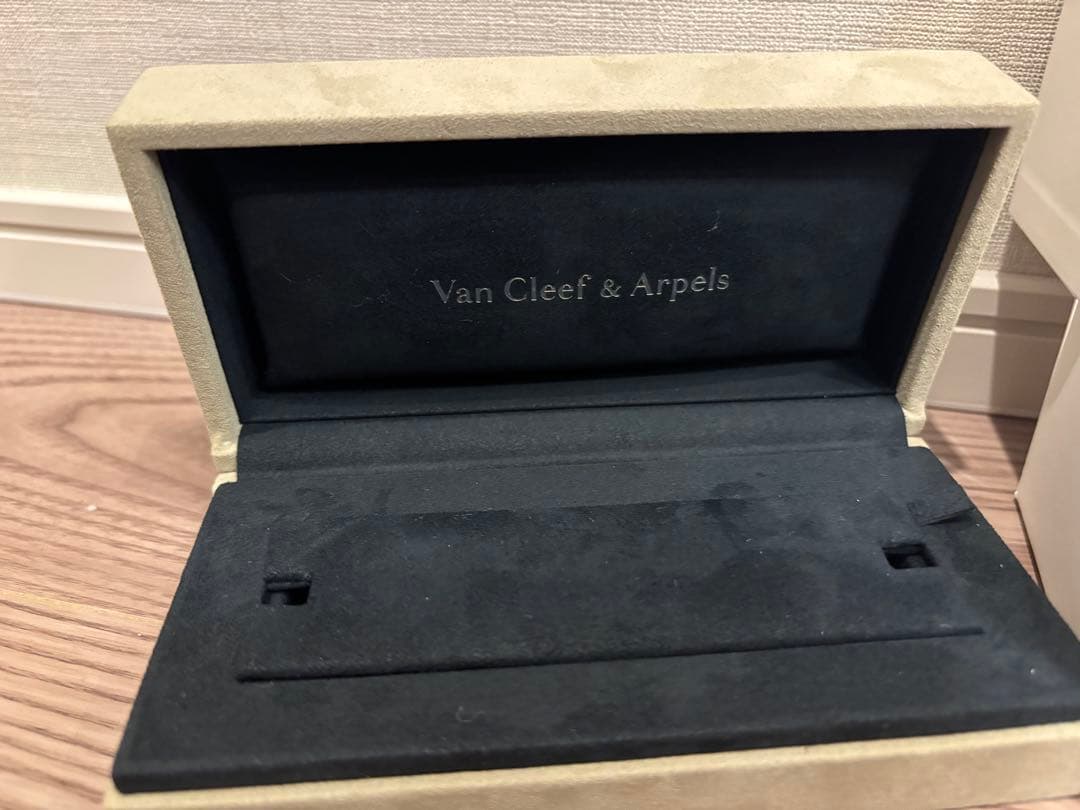 Van Cleef & Arpels 空箱　ギフトボックス