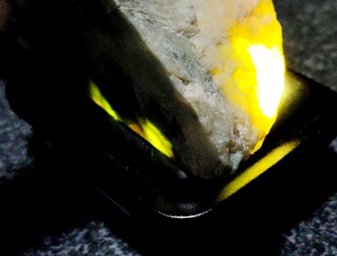 ★翡翠原石★糸魚川硬玉【小滝・切り出し・スライス394ｇ】