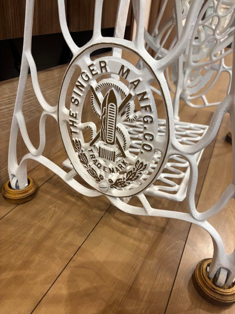 singer ホワイト網足　ミシンテーブル　引き出しつき