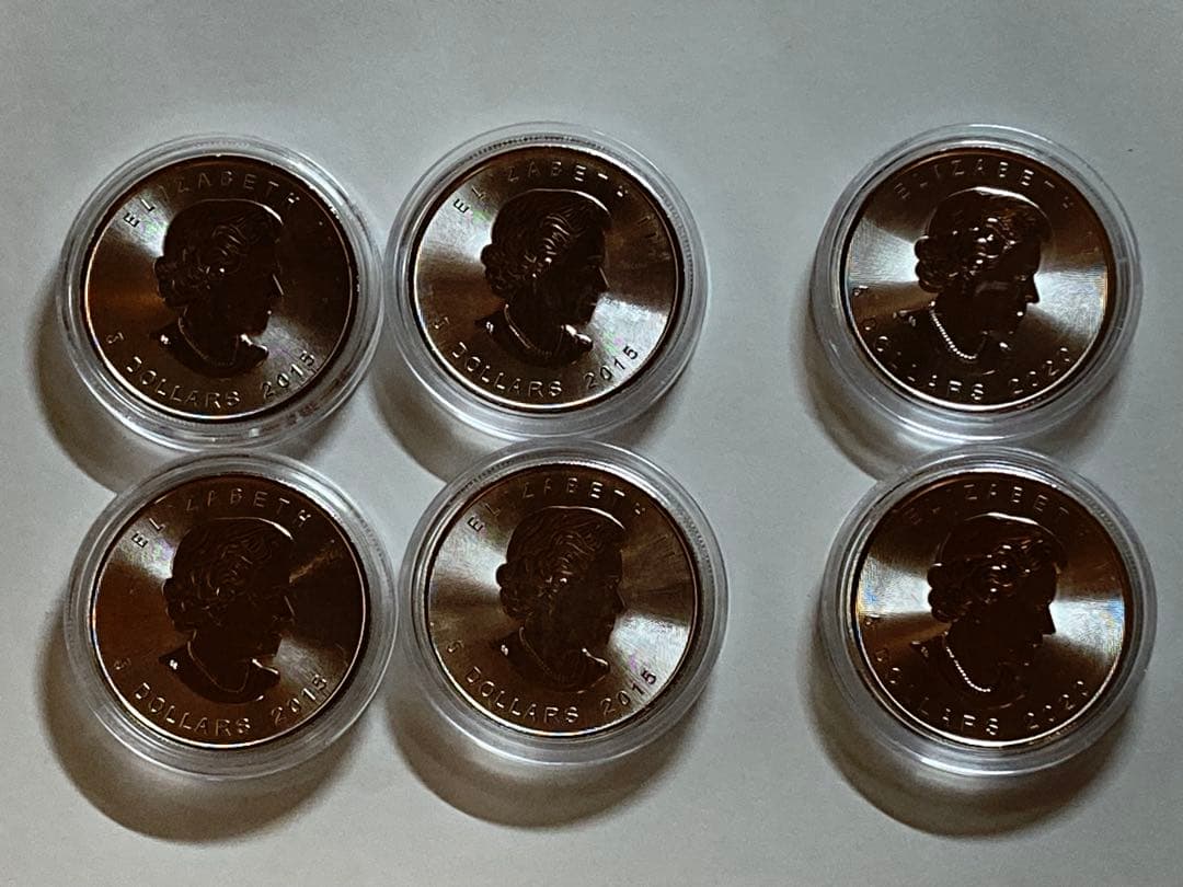 エリザベス女王デザインのメイプルリーフ銀貨入りカプセル６点