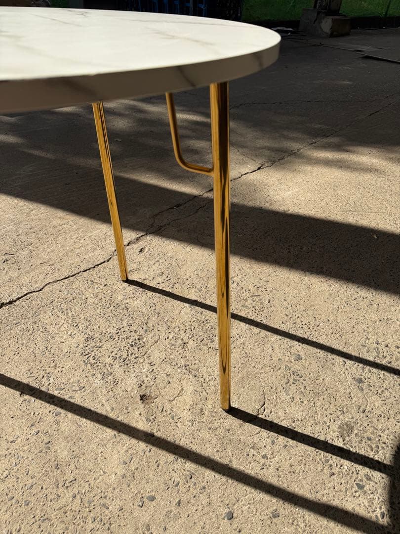 フランフラン ベル 大理石風ホワイトラウンドダイニングテーブル✨