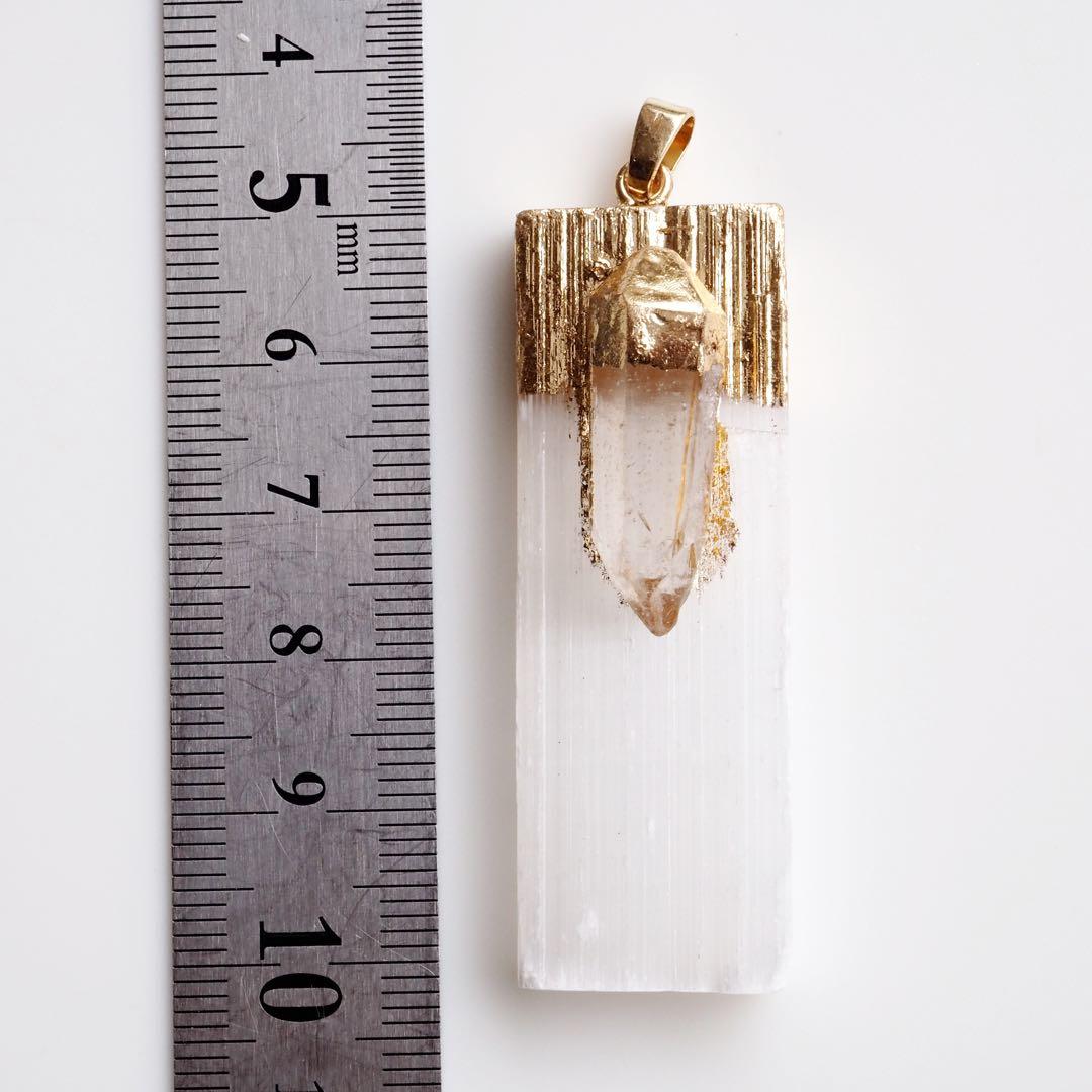 【Noel】希少色ティールブルー翡翠の大粒枠留めネックレストップ