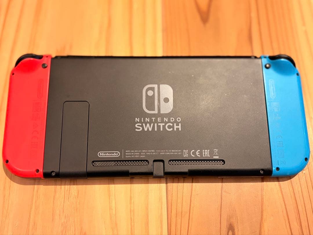 新型 Nintendo Switch 本体 ジョイコン microSD ケース付