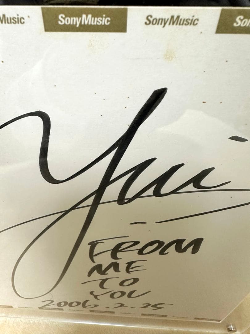 YUI 直筆サイン　アクリルフレーム付