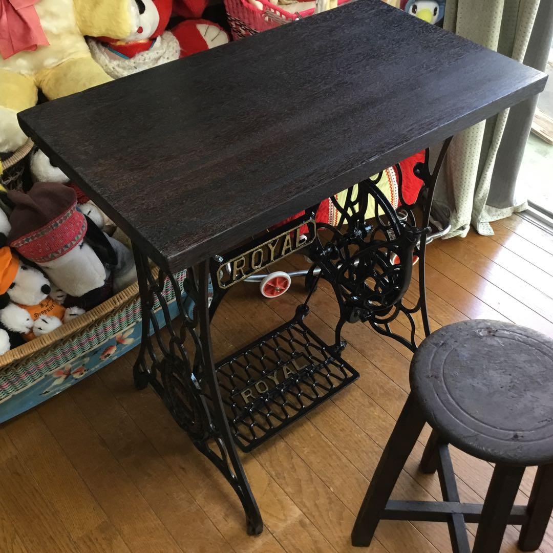 ※アンティーク※ 足踏みミシン脚のテーブル　アイアン　飾り棚