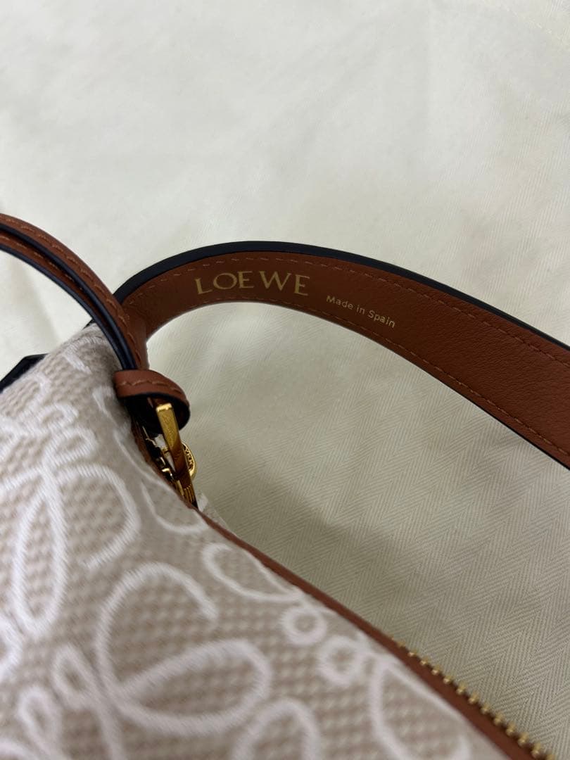 ロエベ キュービィ アナグラム ショルダーバッグ