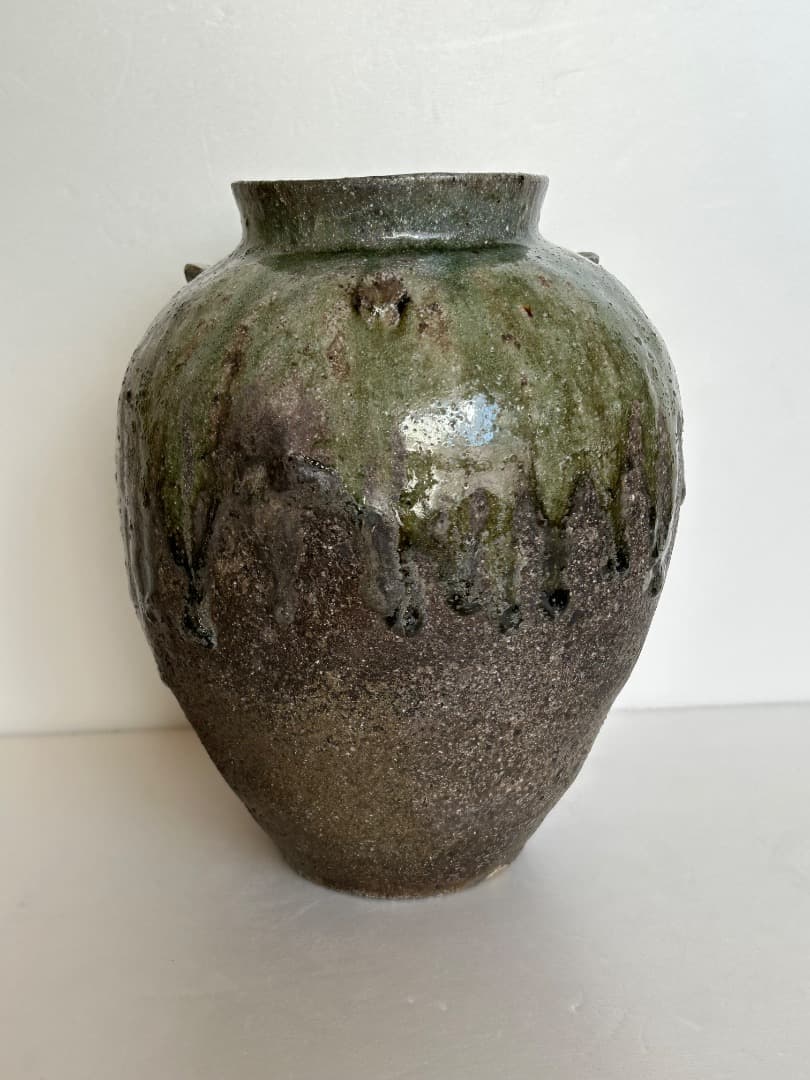 灰釉壺　(竹内公明 作)