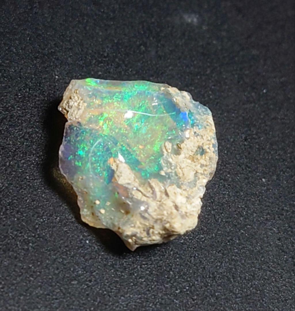 エチオピアウェロ産オパール　ピンファイア　ジュエリー　グレード　鉱物標本　原石