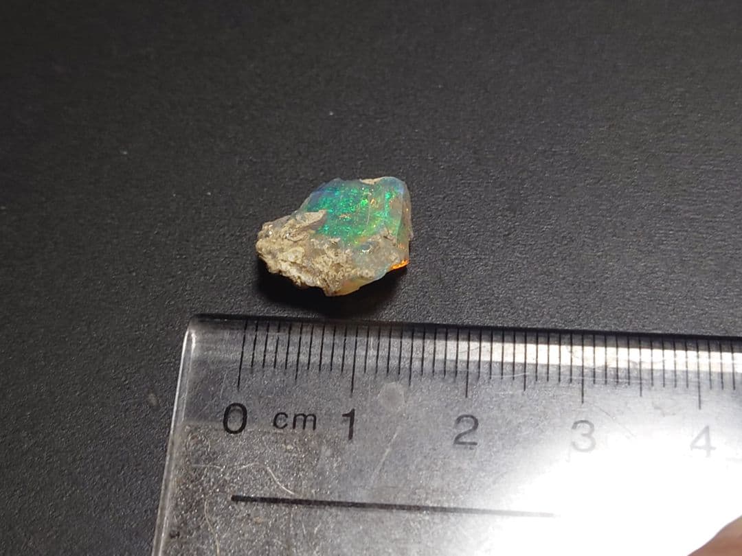 エチオピアウェロ産オパール　ピンファイア　ジュエリー　グレード　鉱物標本　原石