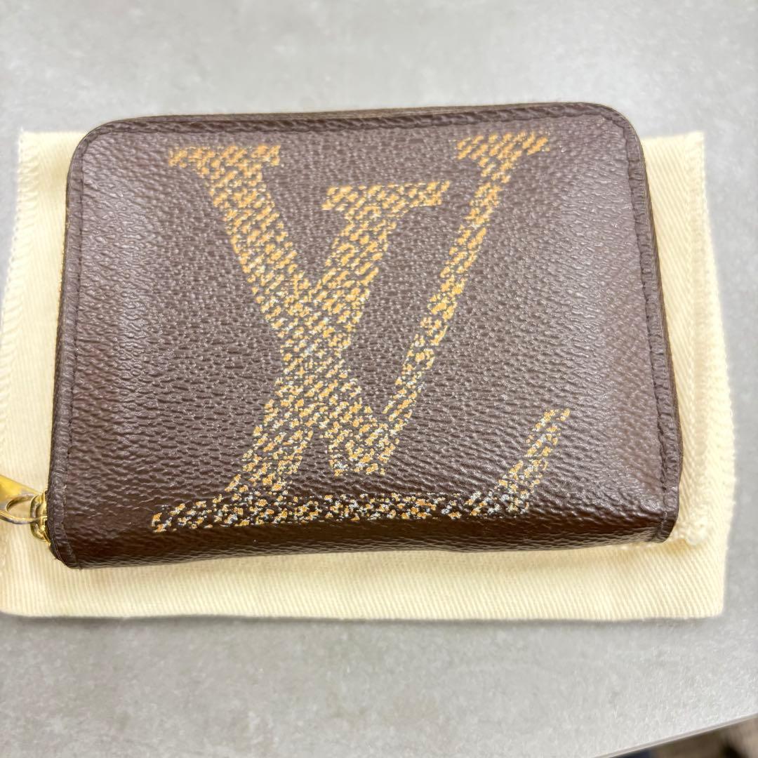 YUNO　ジャイアントモノグラム ジッピーケース M69354