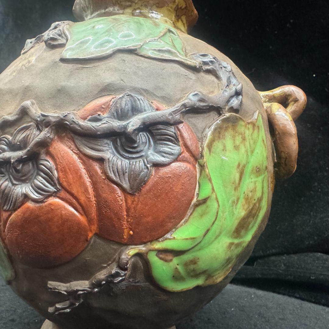 希少！鍋島焼幾平作 盛上彩釉 柿絵彫浮彫 双耳 花瓶