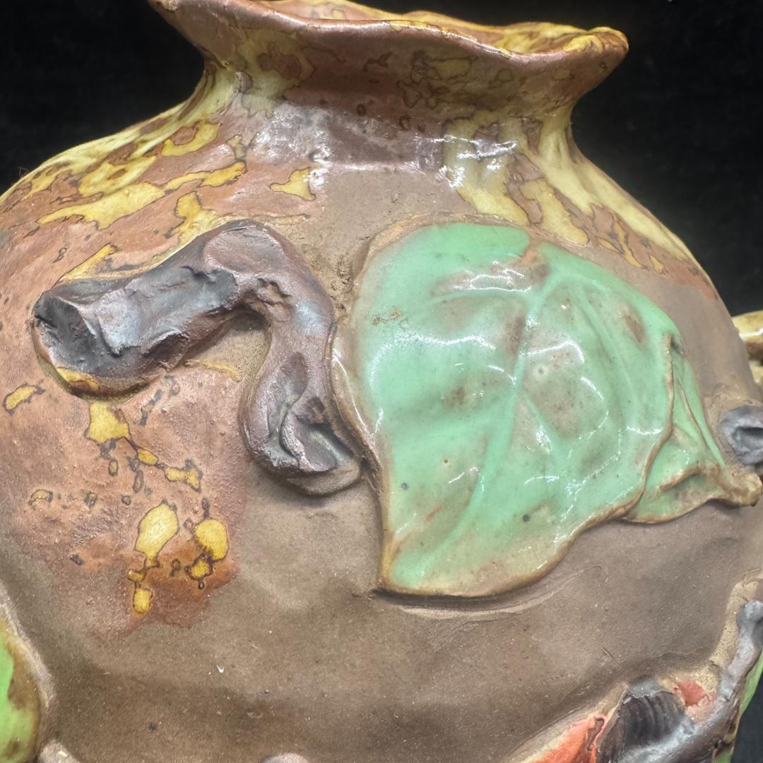 希少！鍋島焼幾平作 盛上彩釉 柿絵彫浮彫 双耳 花瓶